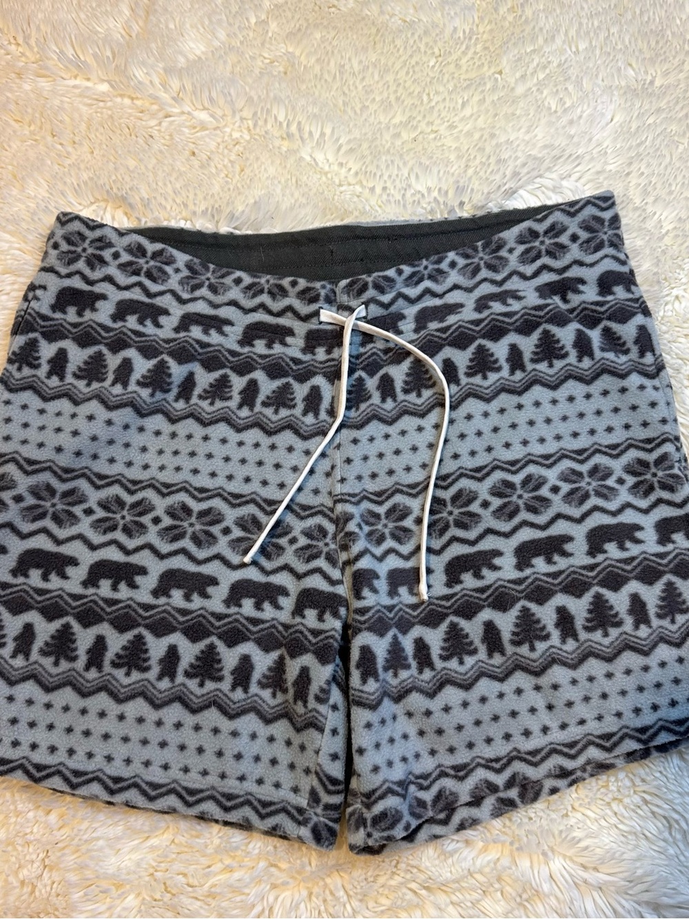 chubbies size large Gray/Black winter themed lounge shorts 5.5” inseam no liner